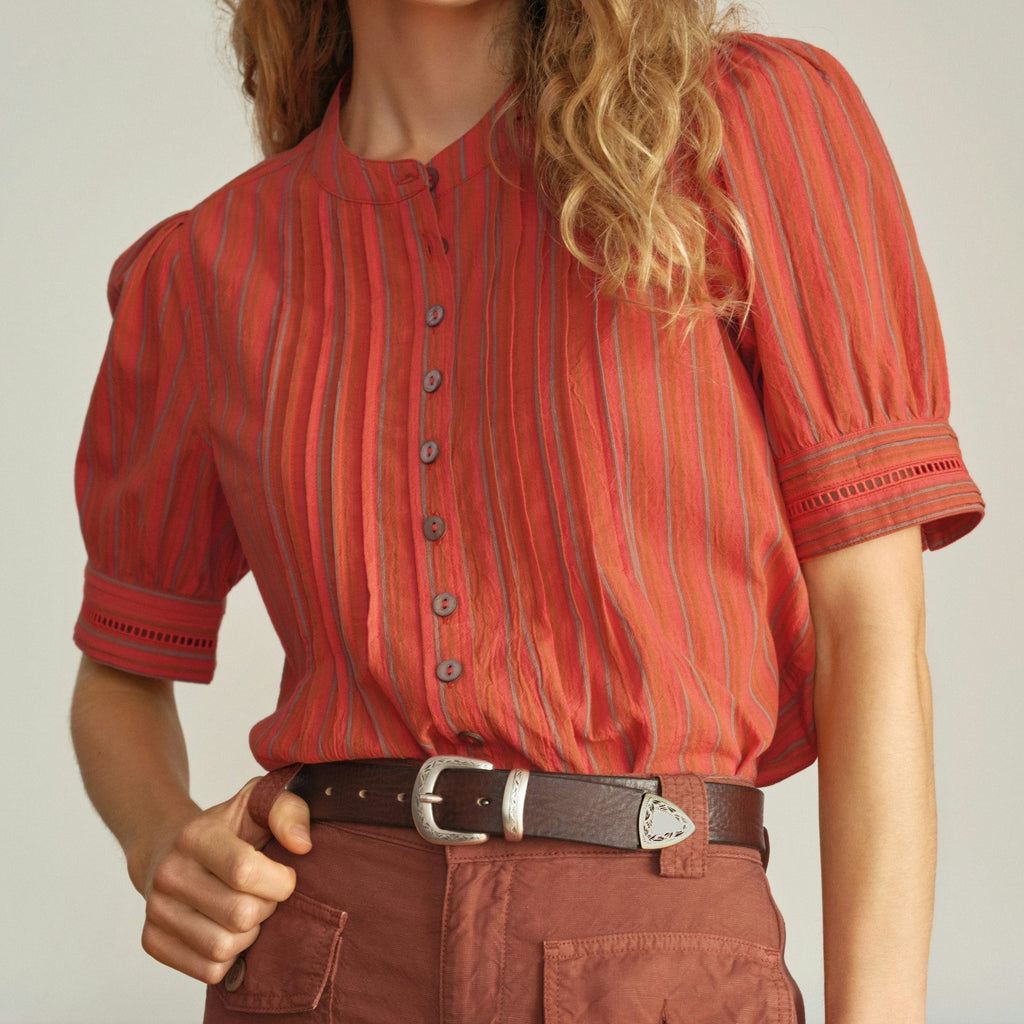 Loose fit casual shirt with a mandarin collar in red