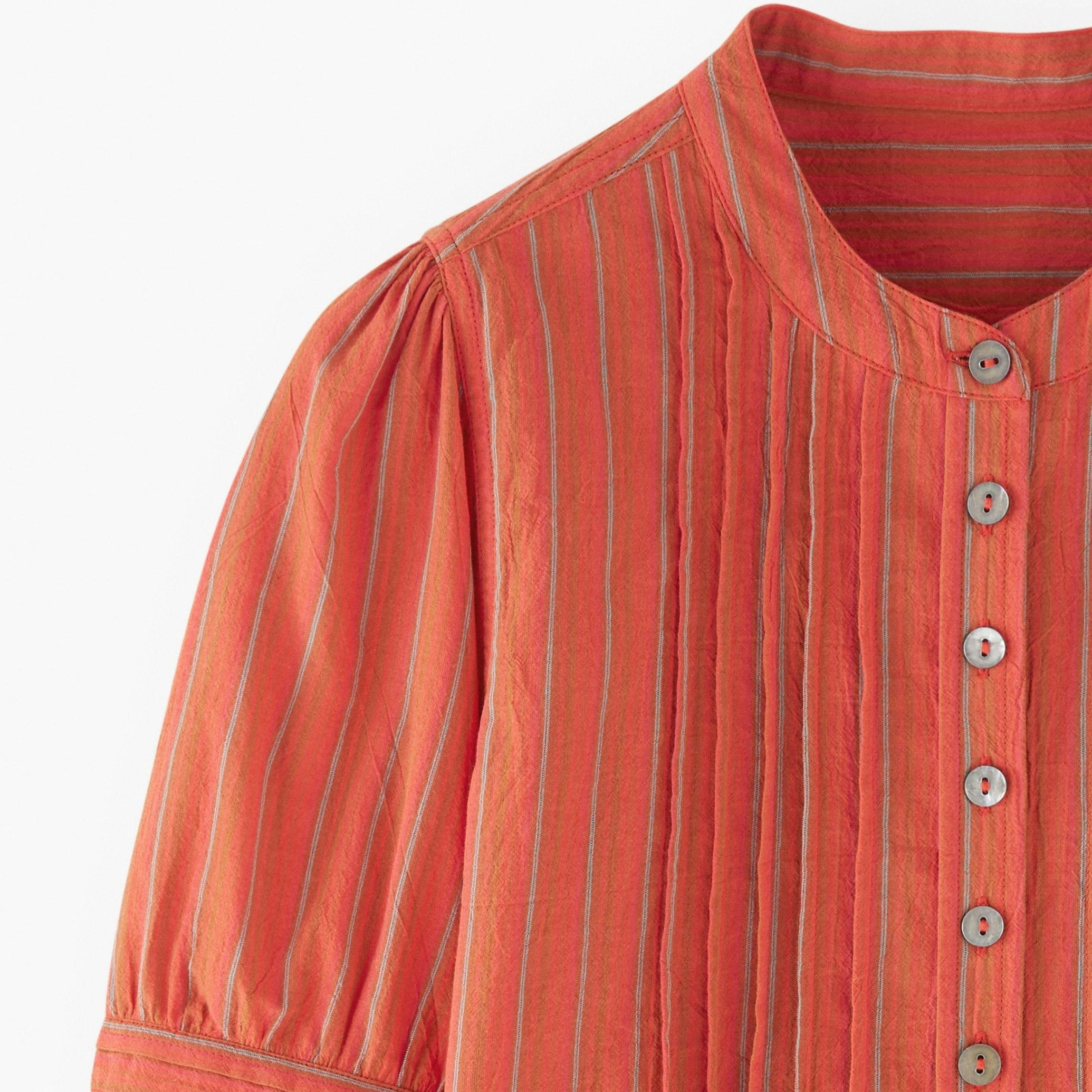 Loose fit casual shirt with a mandarin collar in red